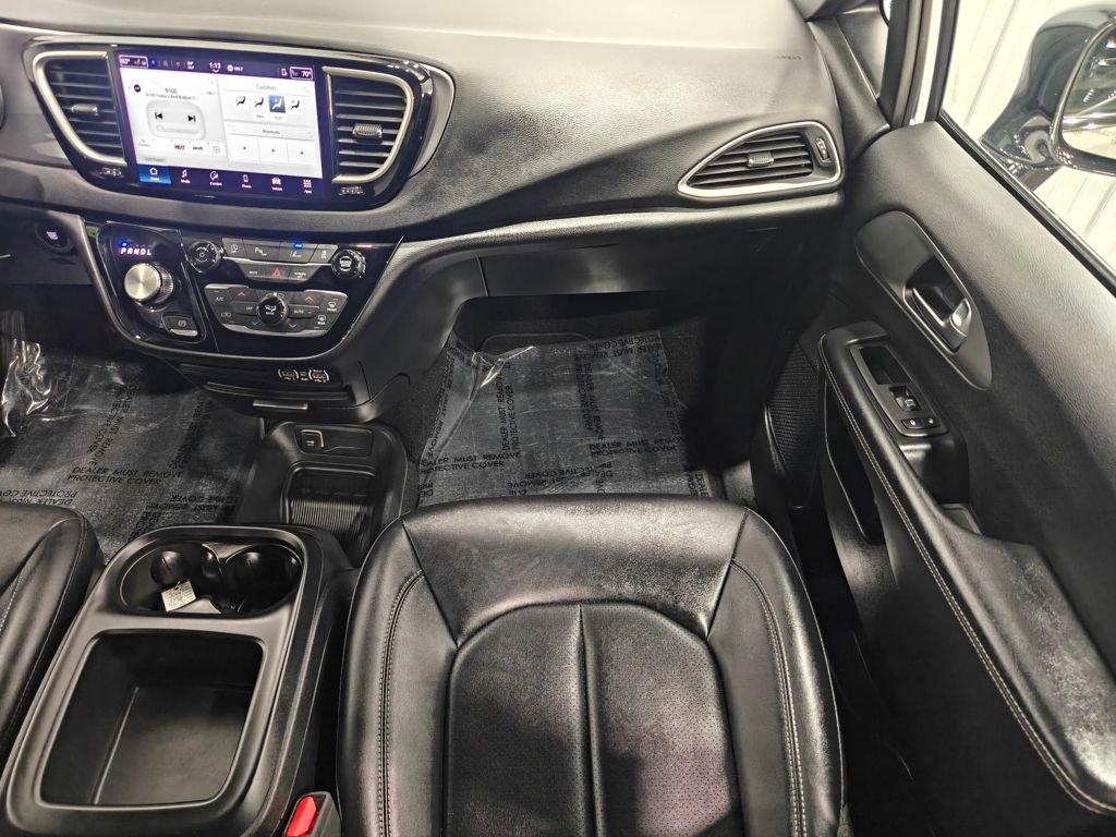 Used 2025 Chrysler Pacifica Select FWD image 26
