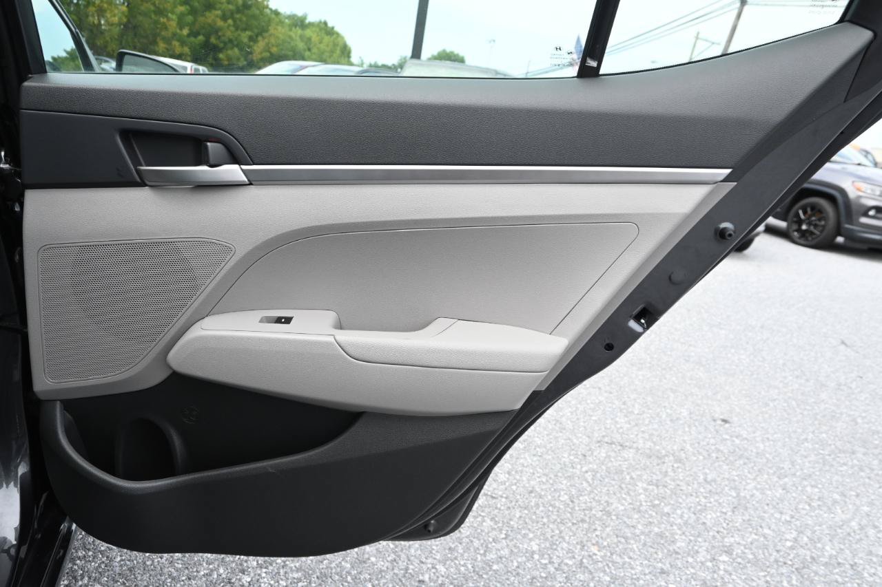 Used 2020 Hyundai Elantra SE FWD image 29