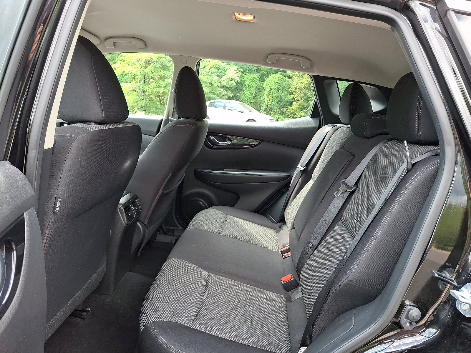 Certified 2017 Nissan Rogue Sport SV w/ SV Premium Package FWD image 10