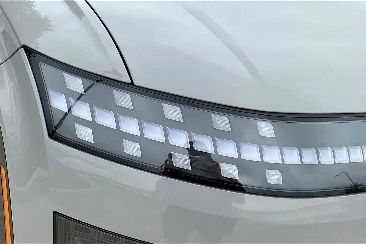 New 2026 Hyundai Ioniq 9 Limited image 13