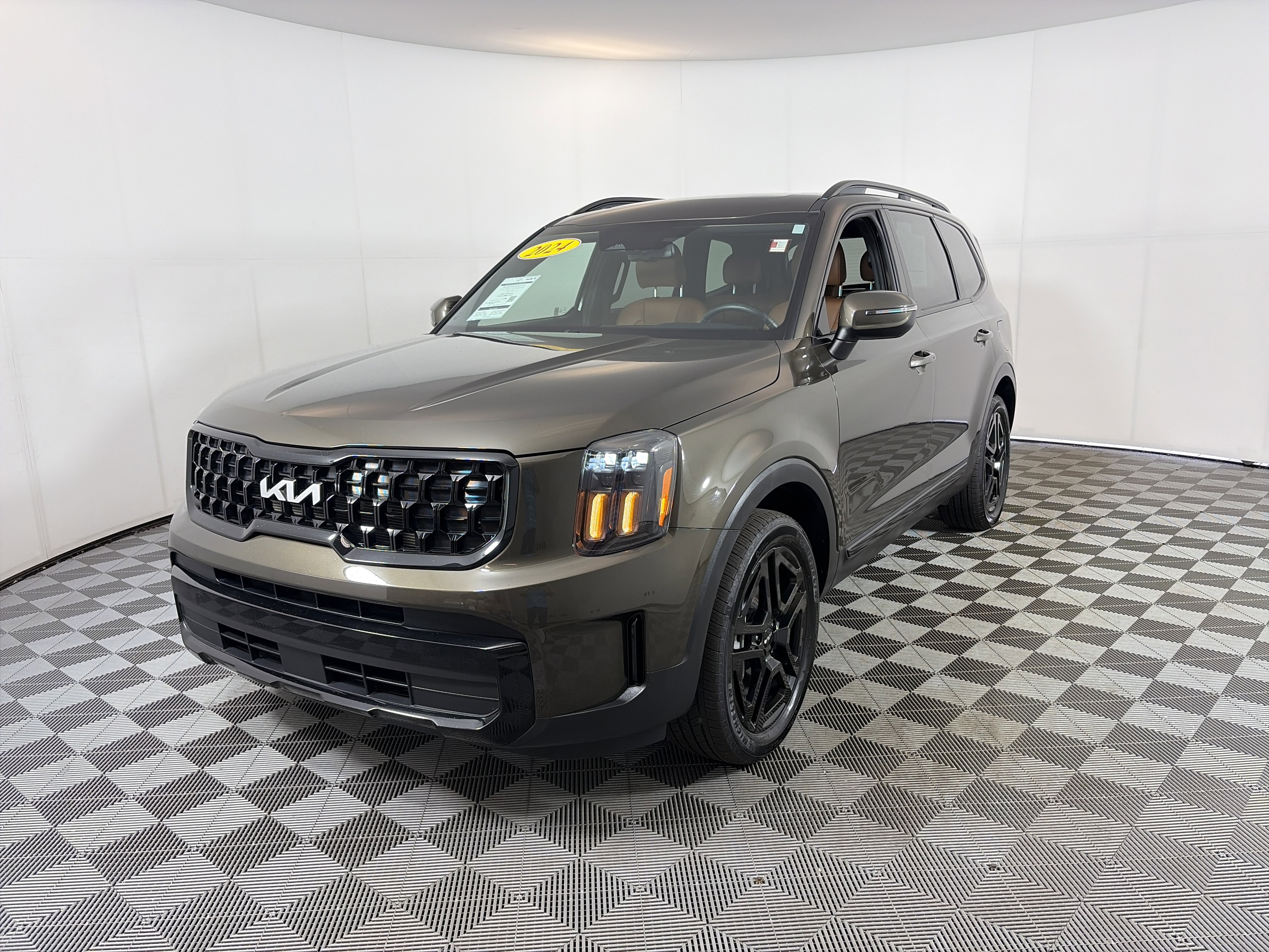 Used 2024 Kia Telluride EX X-Line image 2