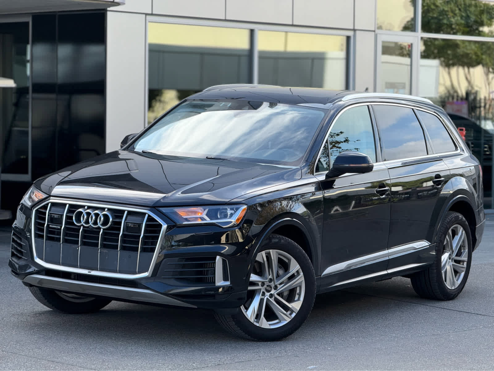 Used 2022 Audi Q7 Premium Plus image 2