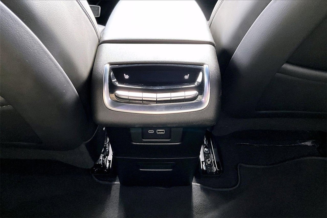 Used 2024 Cadillac XT6 Sport image 17