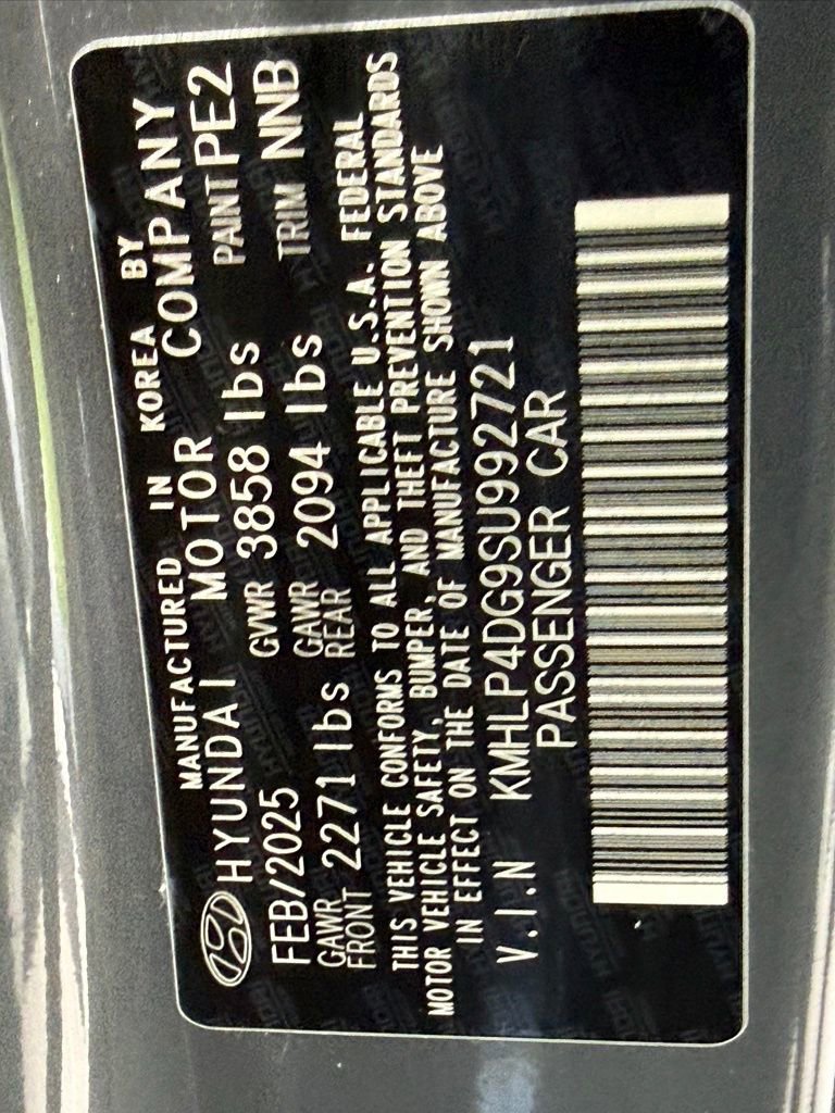 Used 2025 Hyundai Elantra Limited FWD image 41