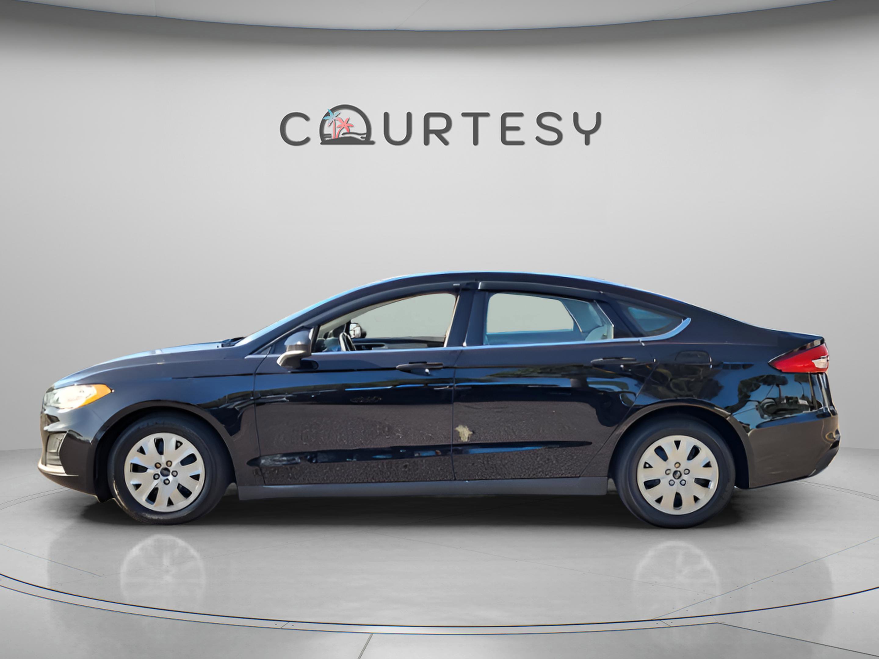 Used 2020 Ford Fusion S image 2