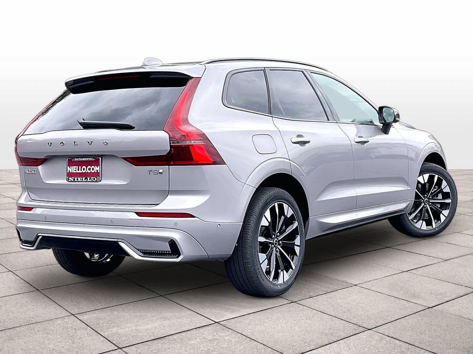 New 2026 Volvo XC60 T8 Plus w/ Climate Package PRO AWD/4WD image 4