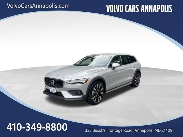 Certified 2025 Volvo V60 B5 Cross Country Ultra AWD/4WD image 4