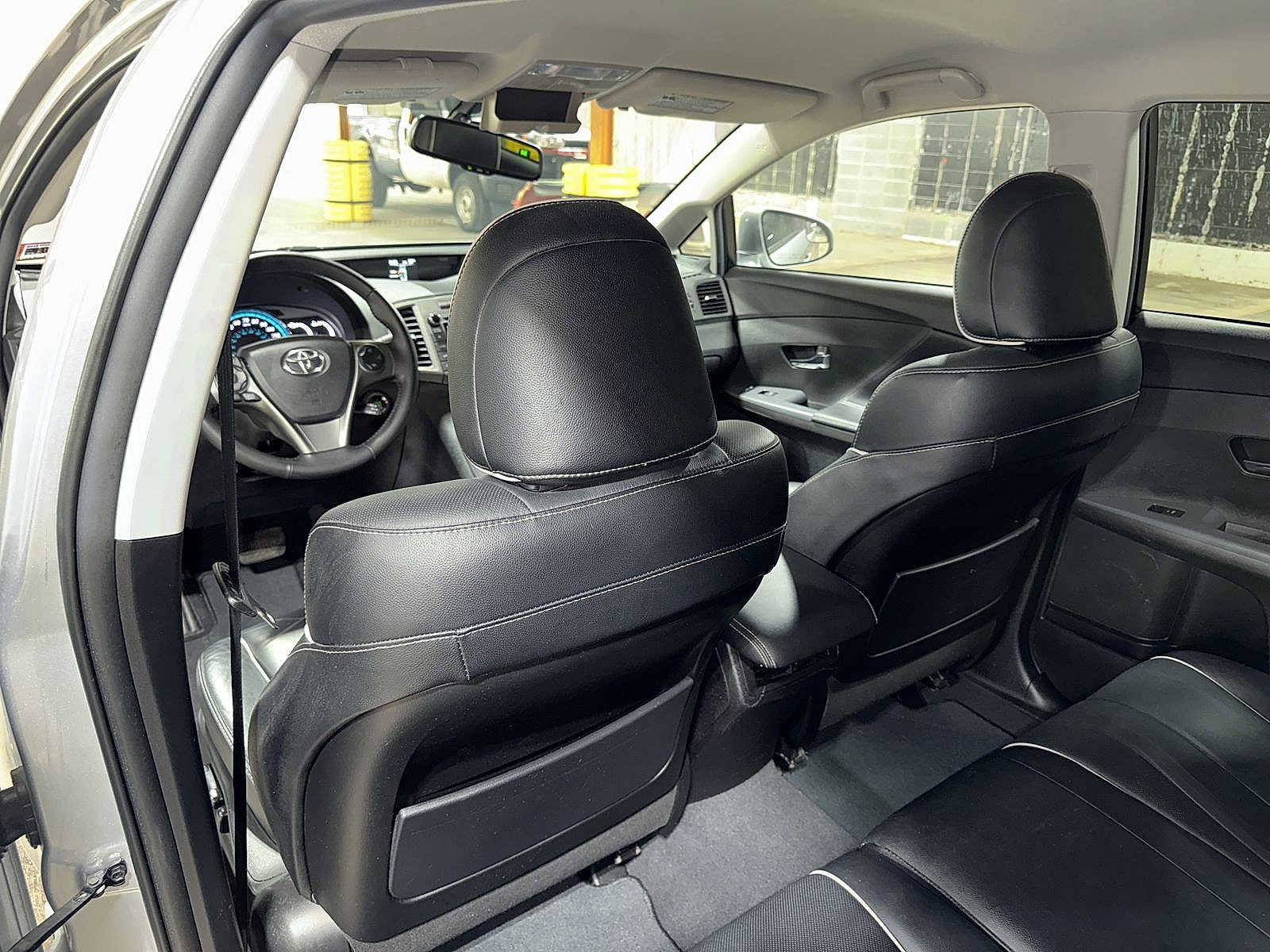 Used 2015 Toyota Venza XLE image 28