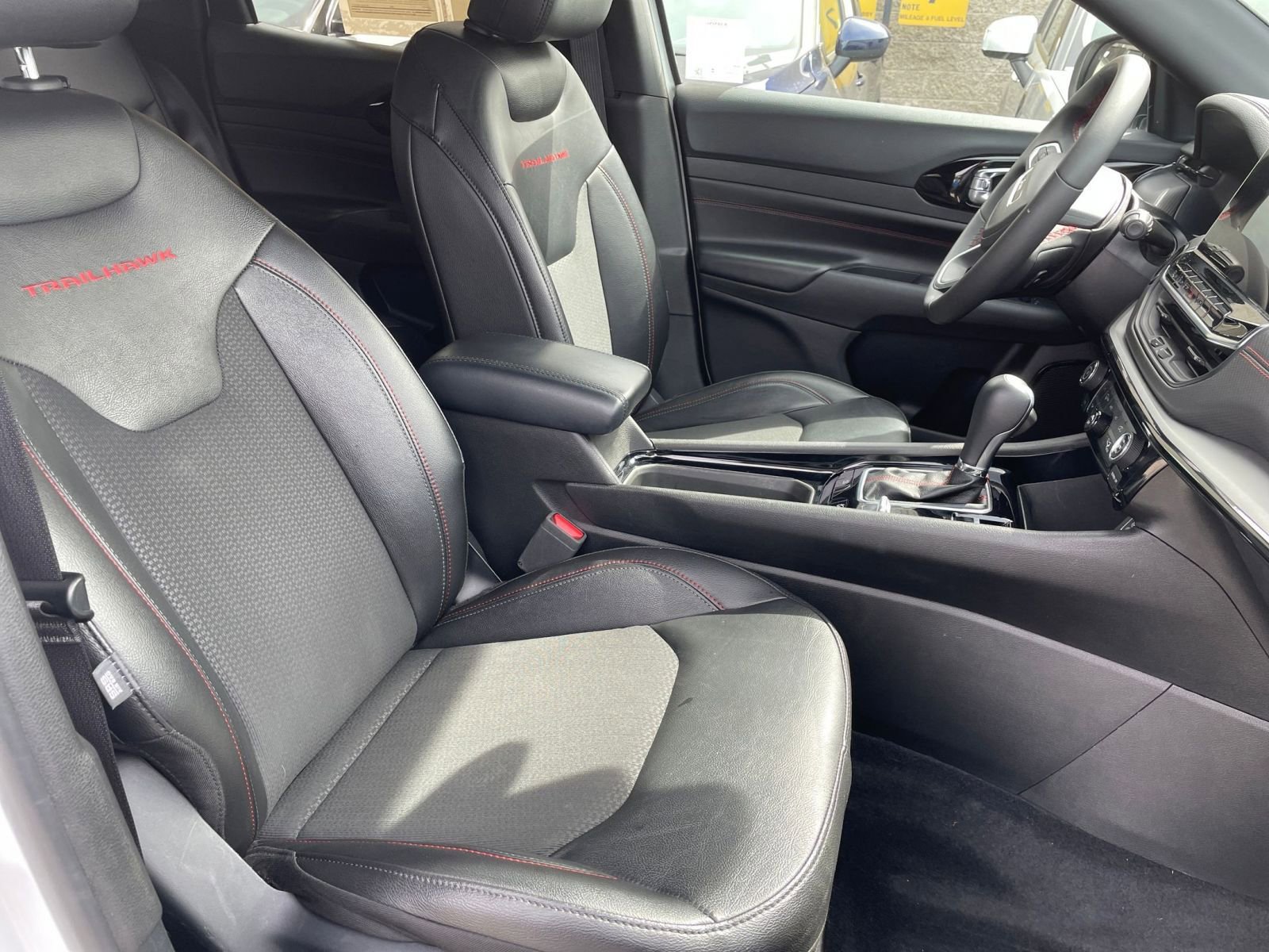 Used 2025 Jeep Compass Trailhawk AWD/4WD image 35