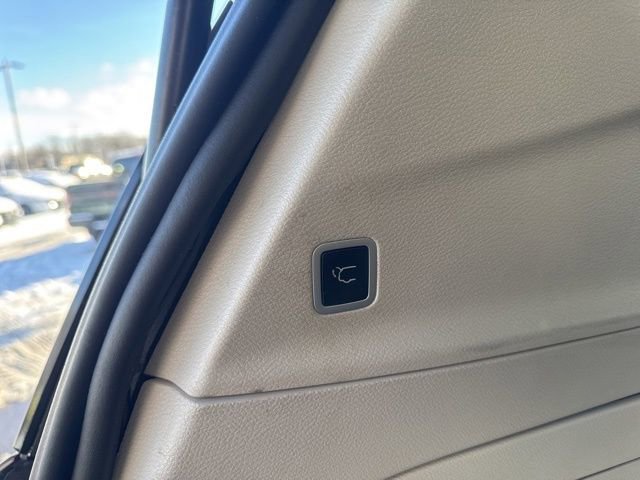 Used 2024 Chrysler Pacifica Select image 24