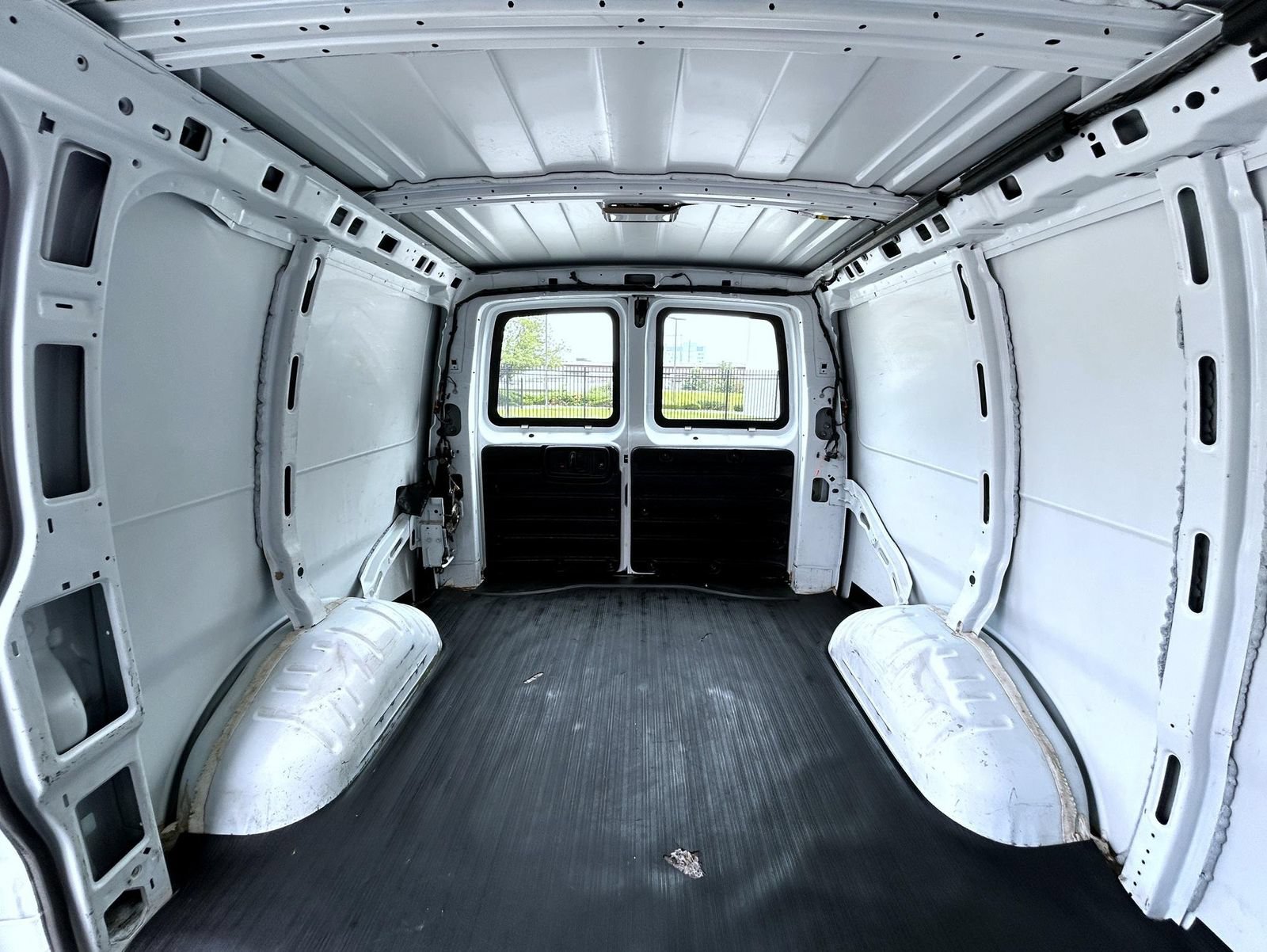 Used 2014 Chevrolet Express 1500 RWD image 22
