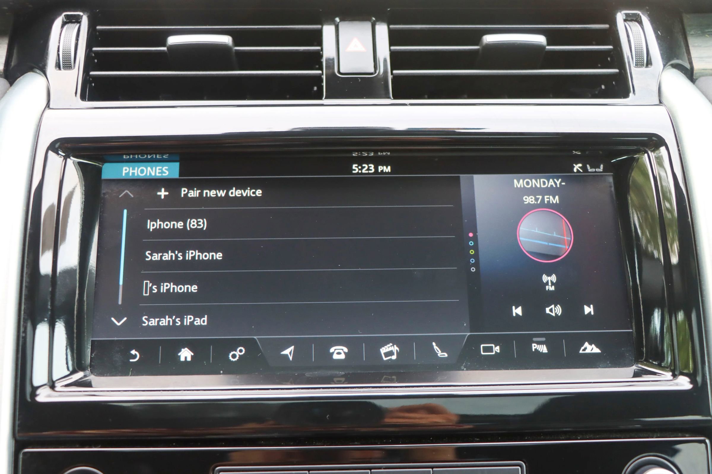 Used 2017 Land Rover Discovery HSE AWD/4WD image 39