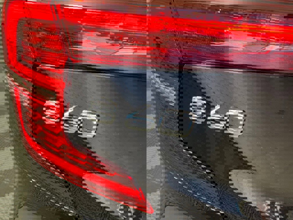 New 2024 Volvo S60 B5 Plus w/ Climate Package image 8