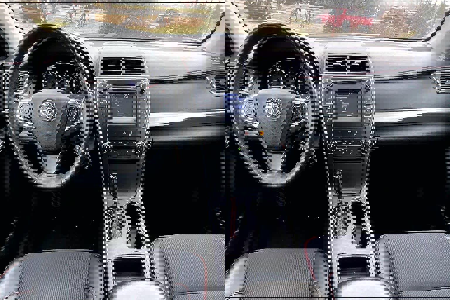 Used 2017 Toyota Camry SE image 14