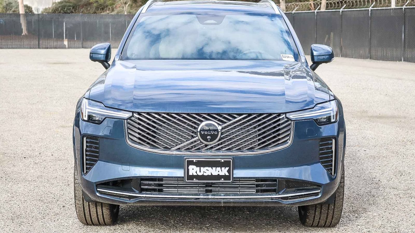 New 2026 Volvo XC90 T8 Plus AWD/4WD image 2