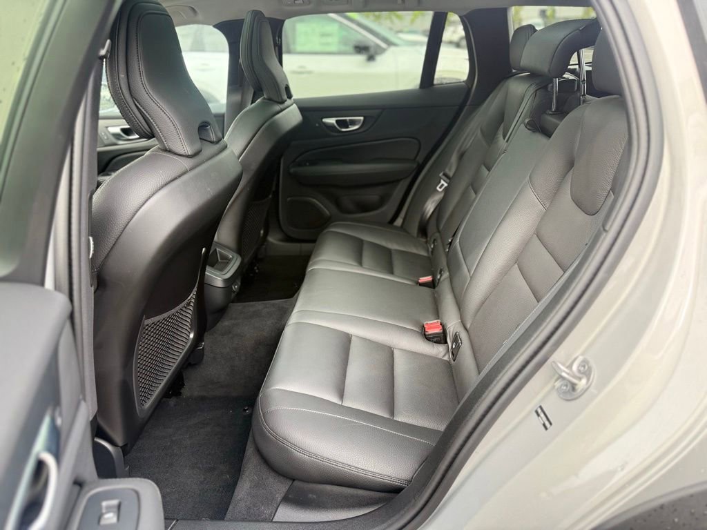 Used 2025 Volvo V60 B5 Cross Country Plus AWD/4WD image 6