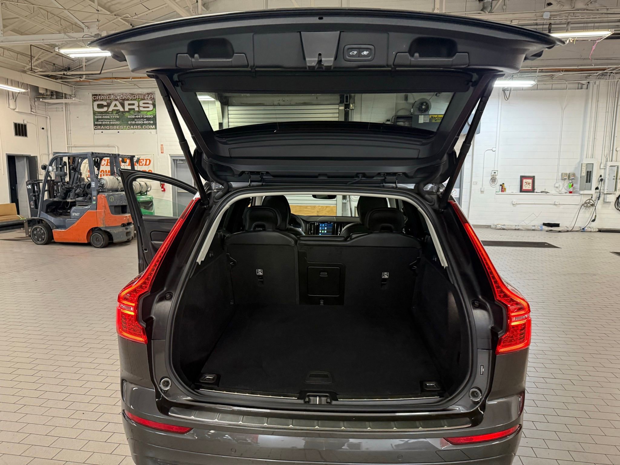 Used 2022 Volvo XC60 B5 Momentum w/ Climate Package image 30