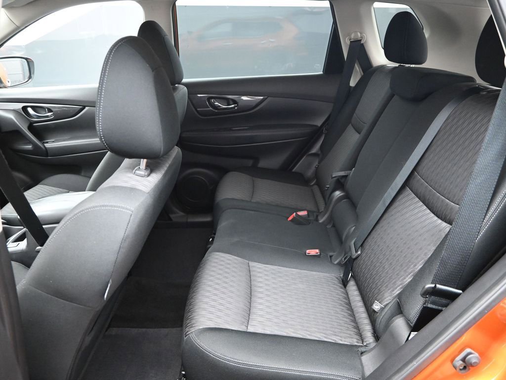 Used 2020 Nissan Rogue SV image 12