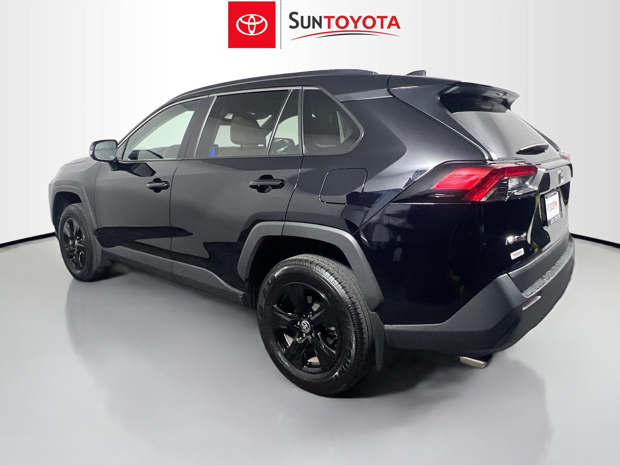 Used 2025 Toyota RAV4 XLE w/ Convenience Package FWD image 6