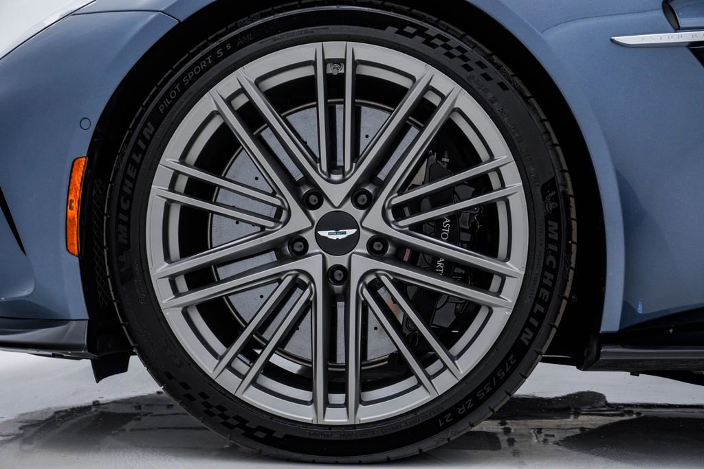 Used 2026 Aston Martin V8 Vantage Roadster RWD image 17