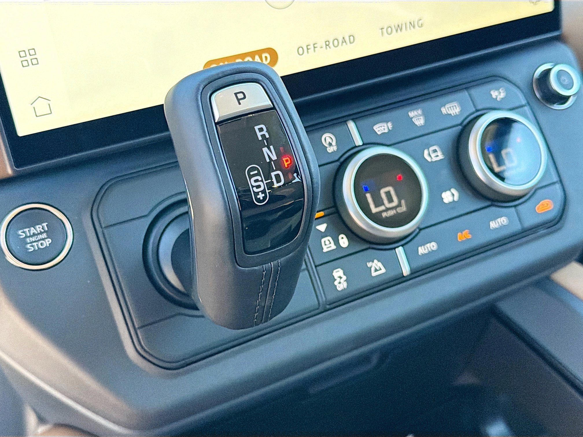 New 2026 Land Rover Defender 110 X-Dynamic SE image 27