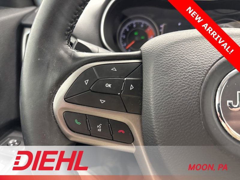 Used 2019 Jeep Cherokee Latitude Plus w/ Cold Weather Group AWD/4WD image 24