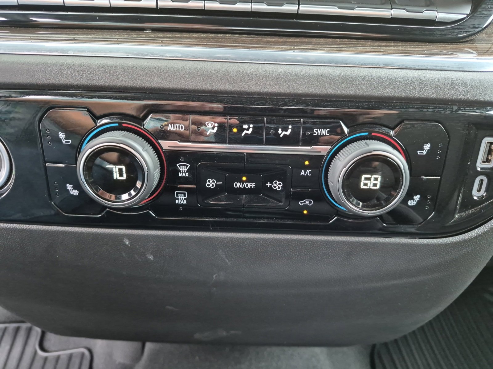 Used 2024 Chevrolet Silverado 1500 LT image 18