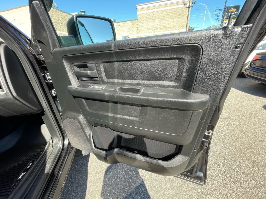 Used 2016 RAM 1500 Express w/ Black Ram 1500 Express Group AWD/4WD image 19