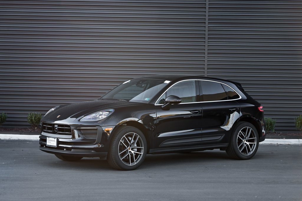 Certified 2024 Porsche Macan image 1
