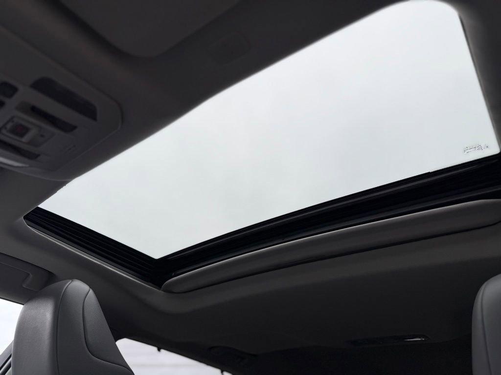 Used 2022 Toyota Highlander XLE AWD/4WD image 30