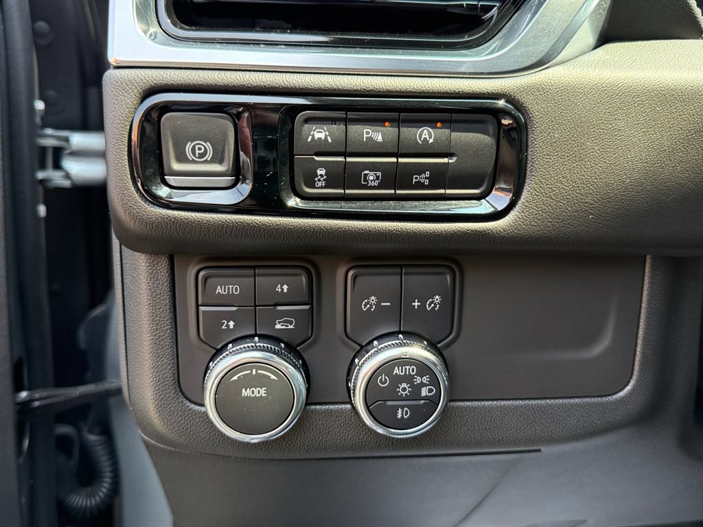 Used 2025 GMC Yukon Denali w/ Sun & Power Step Package AWD/4WD image 19