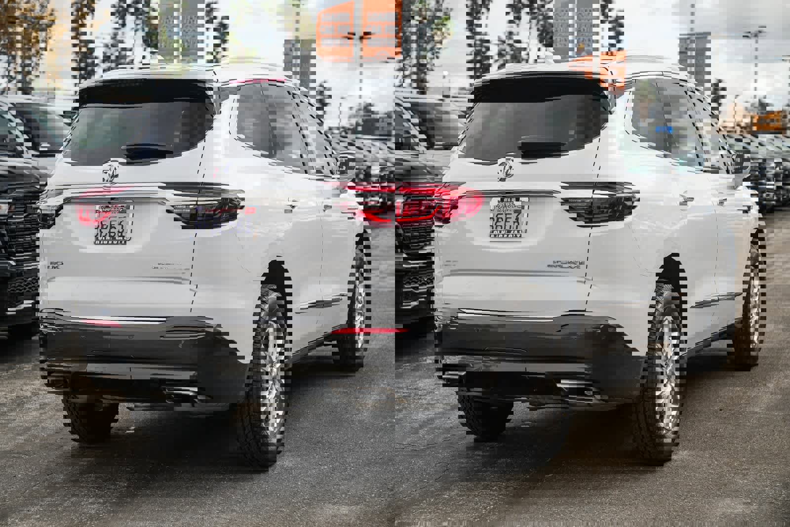 Used 2018 Buick Enclave Essence image 4