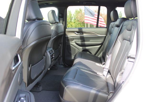 New 2027 Jeep Grand Cherokee Limited w/ Limited Altitude Package AWD/4WD image 34