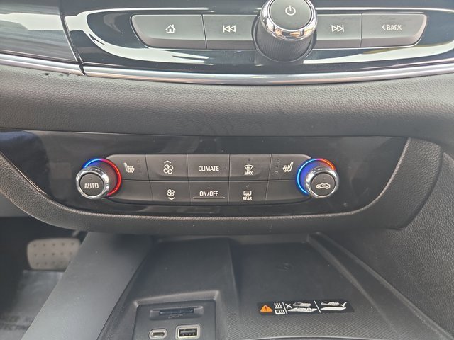 Used 2023 Buick Enclave Essence image 26
