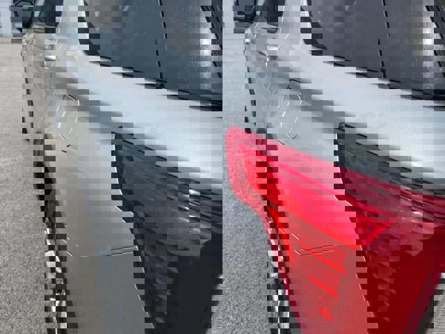 Used 2023 Ford Explorer Limited image 19