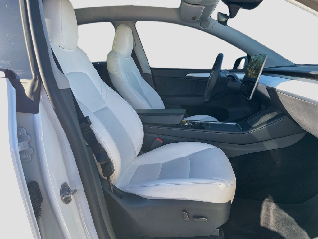 Used 2025 Tesla Model Y Long Range RWD image 29