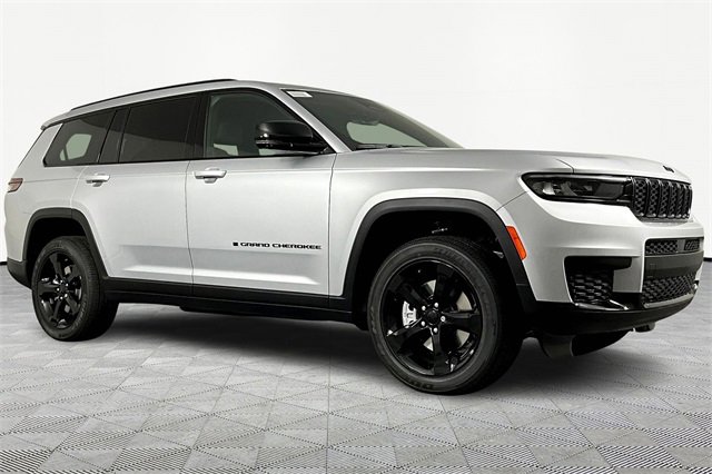 New 2025 Jeep Grand Cherokee L Altitude image 3
