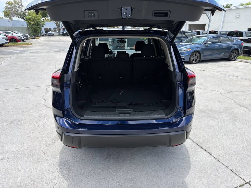 Certified 2024 Nissan Rogue SV FWD image 32
