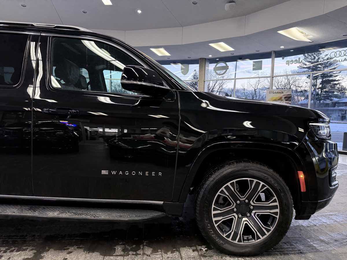 Used 2024 Jeep Wagoneer 4WD w/ Premium Group I image 4