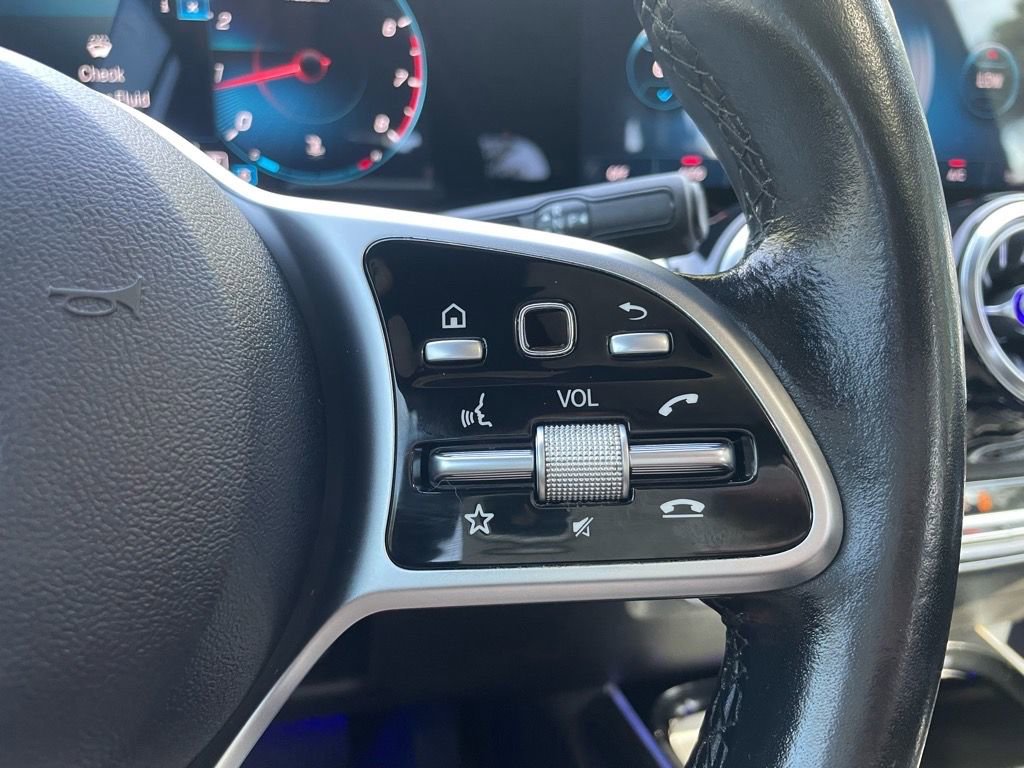 Used 2021 Mercedes-Benz GLB 250 4MATIC w/ Premium Package image 8