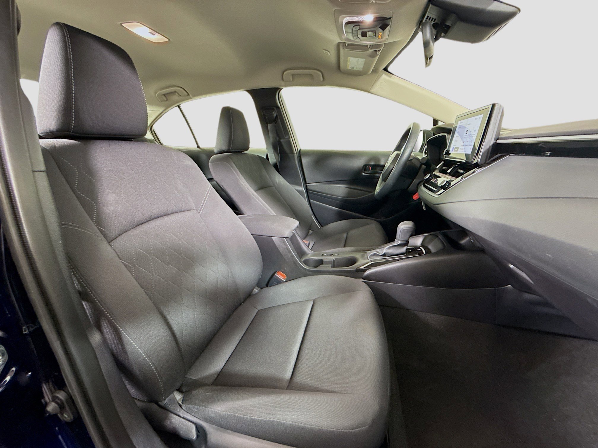 Used 2025 Toyota Corolla LE image 28