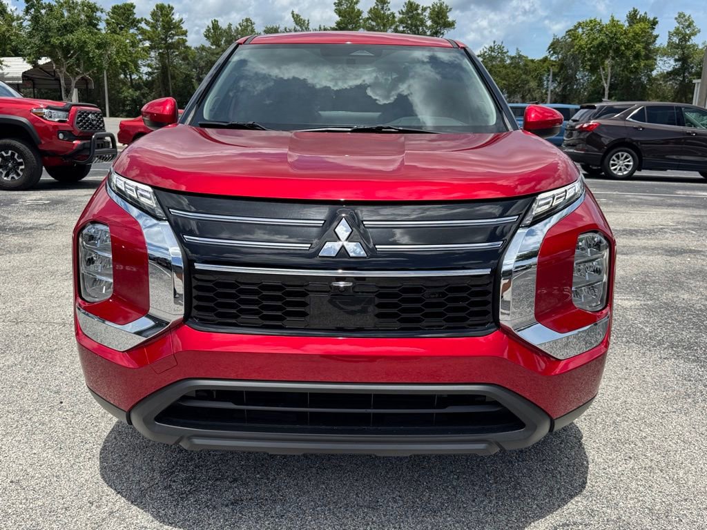 New 2025 Mitsubishi Outlander ES image 2