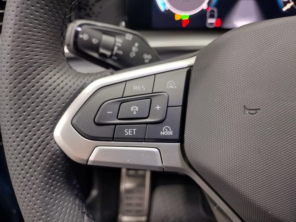 New 2025 Volkswagen Tiguan SE R-Line image 26