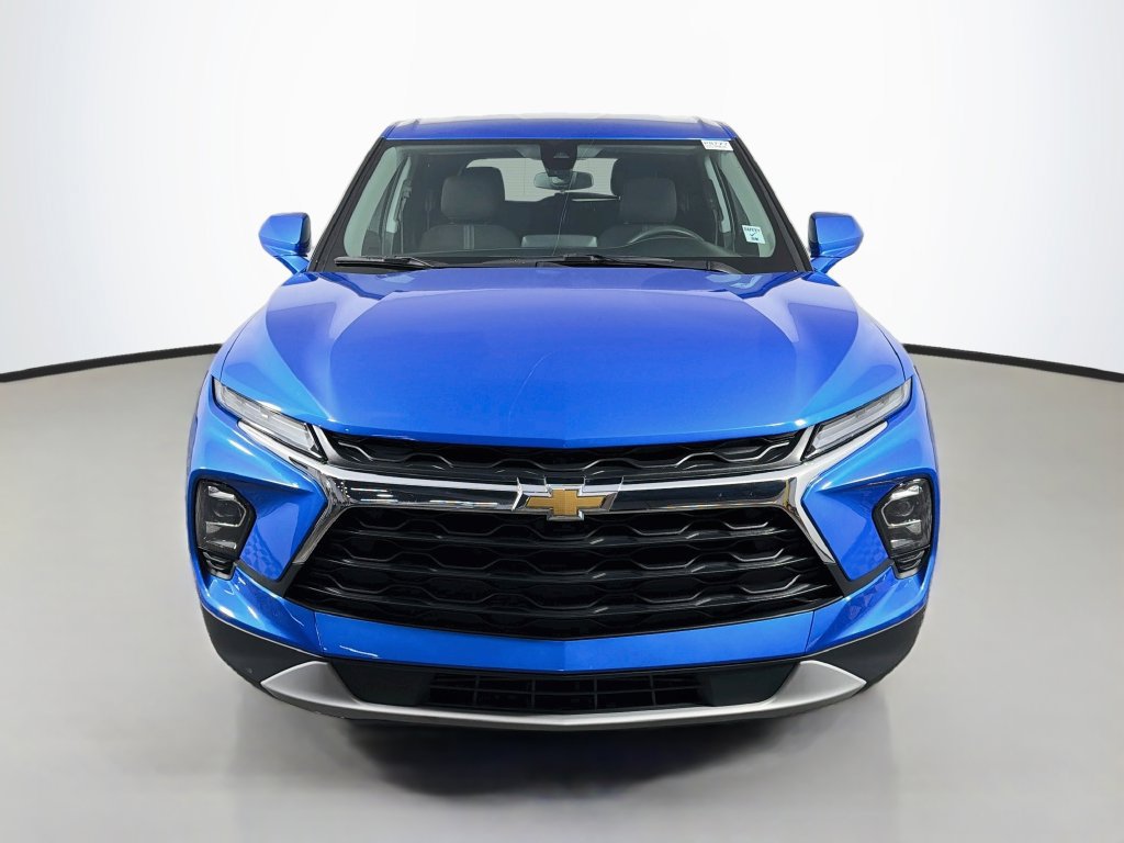 Used 2025 Chevrolet Blazer LT AWD/4WD image 2