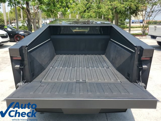Used 2024 Tesla Cybertruck AWD Crew Cab image 9