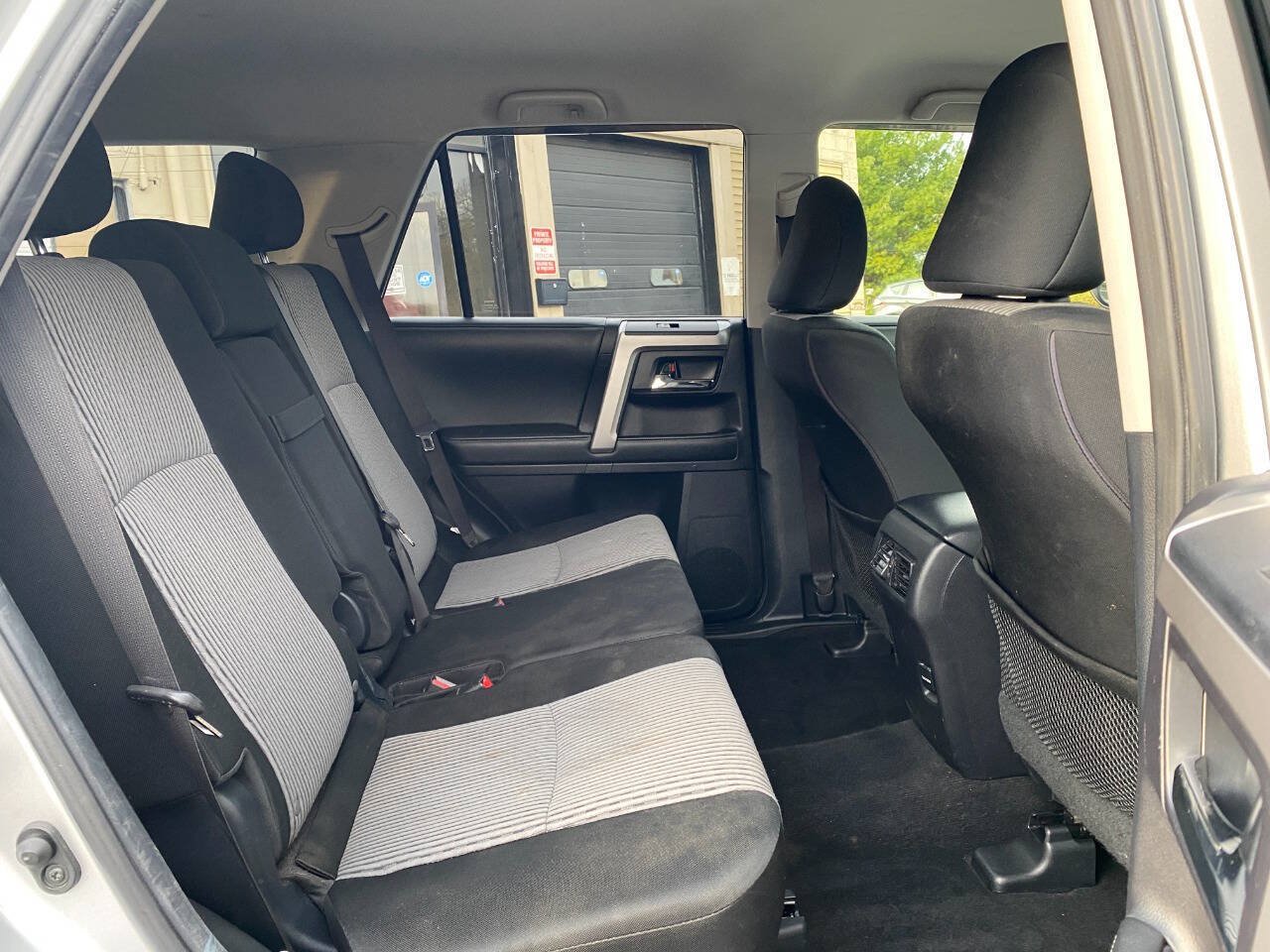 Used 2014 Toyota 4Runner SR5 AWD/4WD image 29