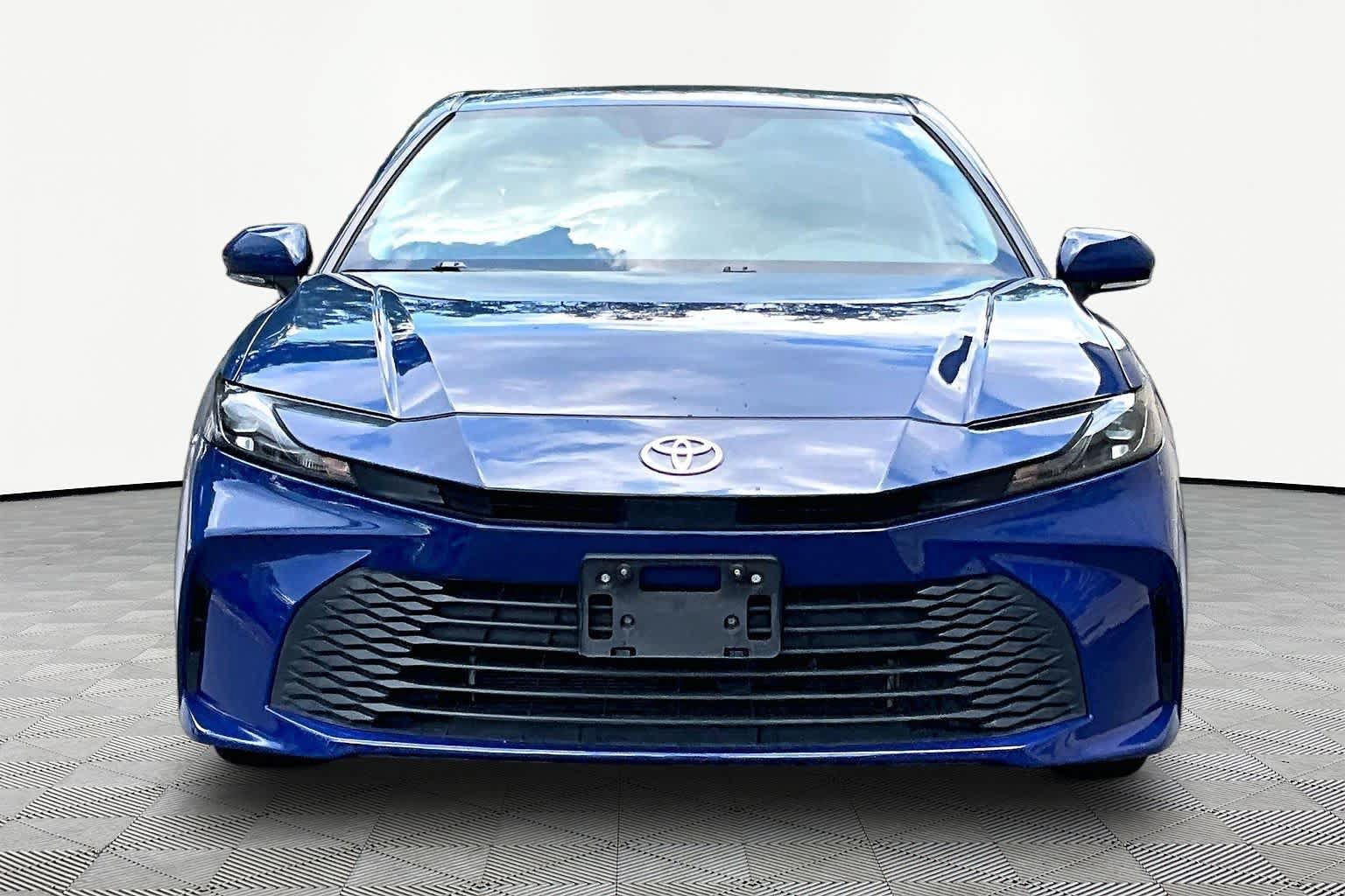 Used 2025 Toyota Camry LE FWD image 4