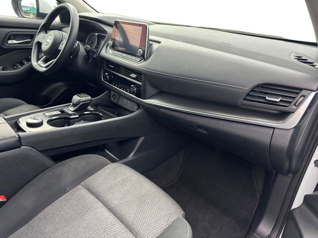Used 2024 Nissan Rogue SV image 11