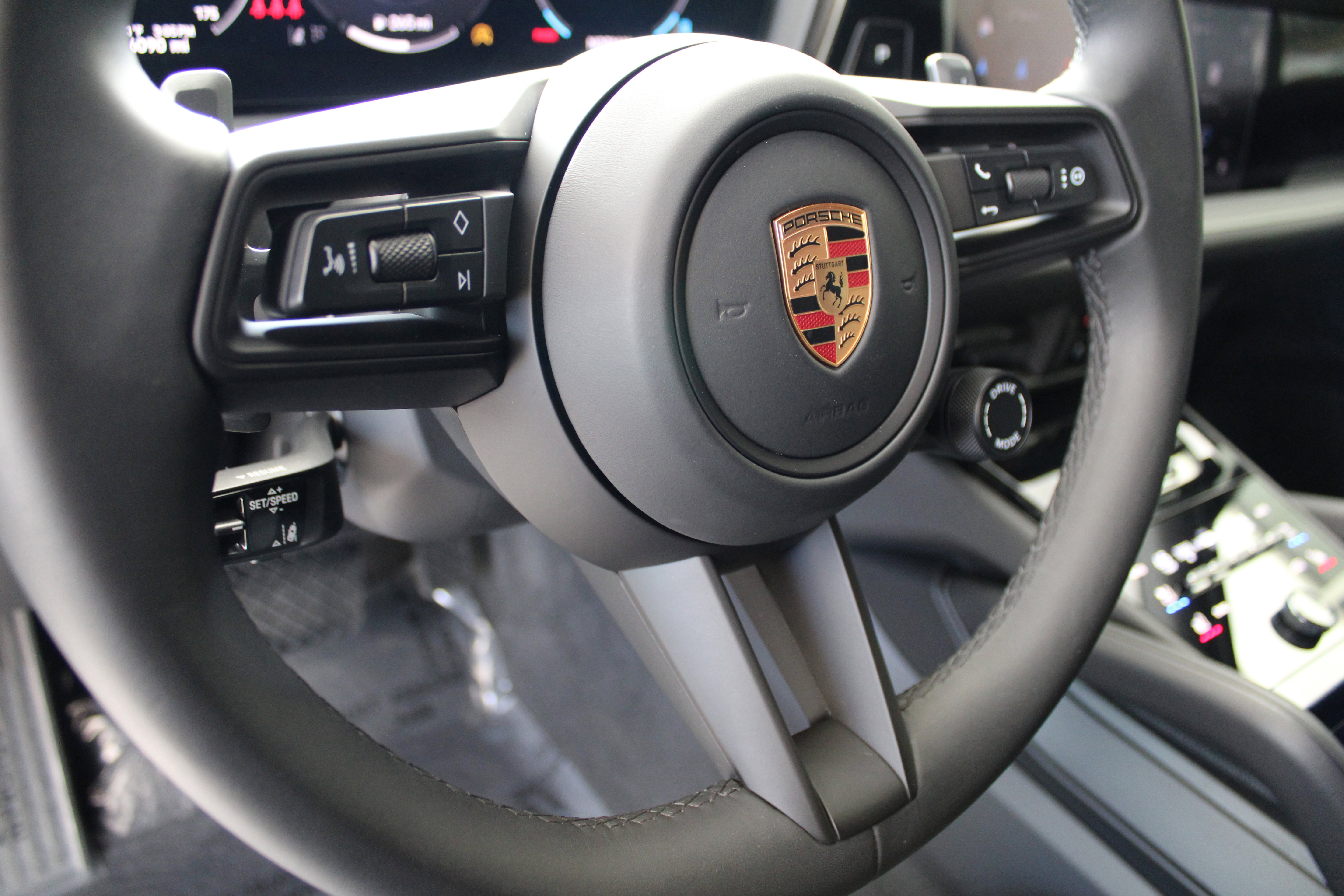 Certified 2025 Porsche Cayenne image 22