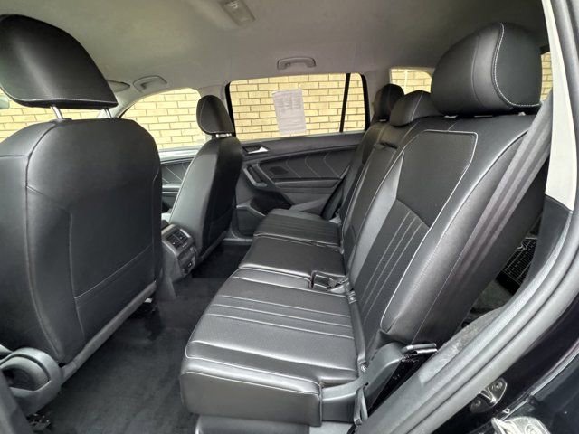 Used 2022 Volkswagen Tiguan SE image 9